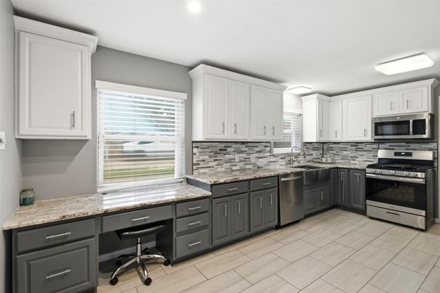 2818 Frostwood Circle, Dickinson, TX 77539
