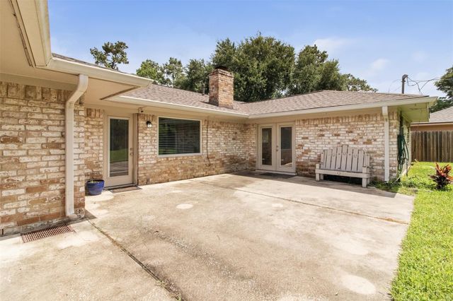 2818 Frostwood Circle, Dickinson, TX 77539