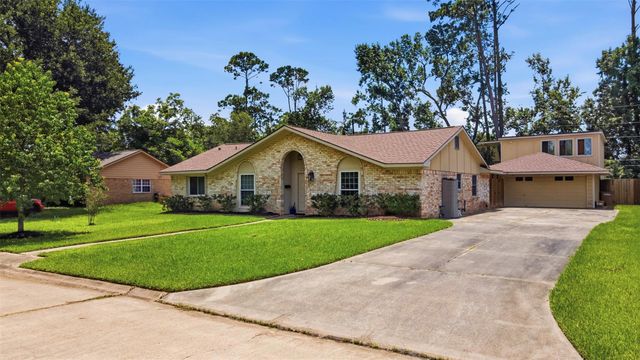 2818 Frostwood Circle, Dickinson, TX 77539