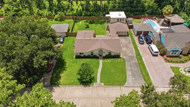 2818 Frostwood Circle, Dickinson, TX 77539