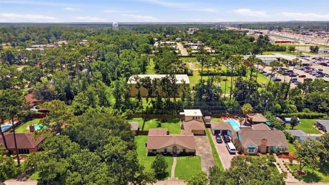 2818 Frostwood Circle, Dickinson, TX 77539