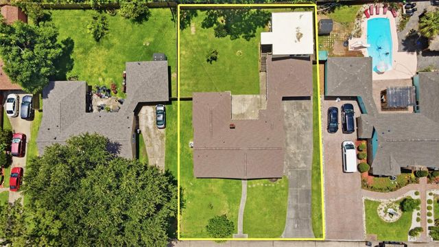 2818 Frostwood Circle, Dickinson, TX 77539