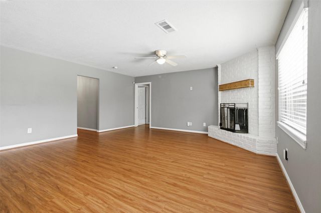 2818 Frostwood Circle, Dickinson, TX 77539
