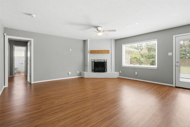 2818 Frostwood Circle, Dickinson, TX 77539
