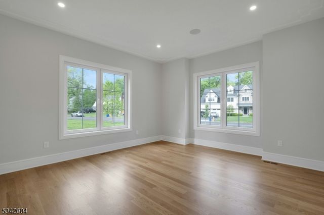 18 Lincoln Ave, Florham Park Boro, NJ 07932