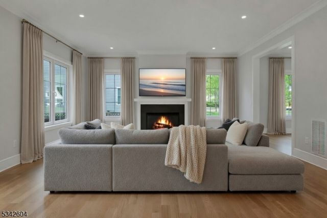 18 Lincoln Ave, Florham Park Boro, NJ 07932