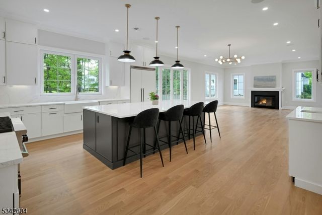18 Lincoln Ave, Florham Park Boro, NJ 07932