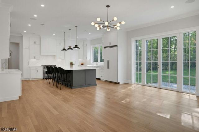 18 Lincoln Ave, Florham Park Boro, NJ 07932