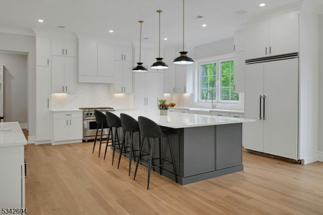 18 Lincoln Ave, Florham Park Boro, NJ 07932
