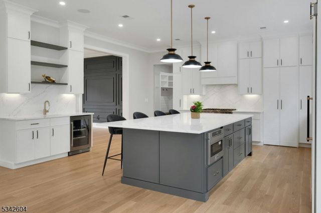 18 Lincoln Ave, Florham Park Boro, NJ 07932