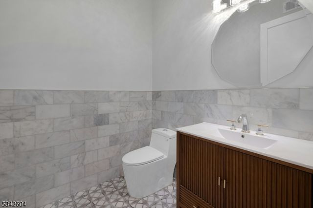 18 Lincoln Ave, Florham Park Boro, NJ 07932