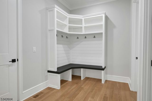 18 Lincoln Ave, Florham Park Boro, NJ 07932