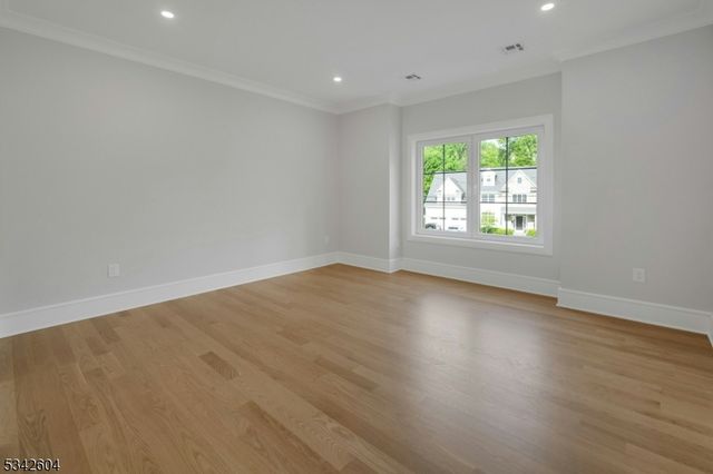 18 Lincoln Ave, Florham Park Boro, NJ 07932