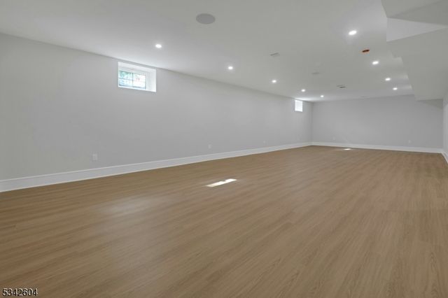 18 Lincoln Ave, Florham Park Boro, NJ 07932