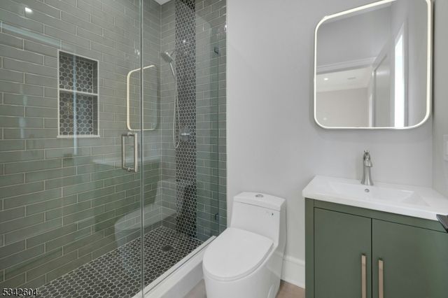 18 Lincoln Ave, Florham Park Boro, NJ 07932