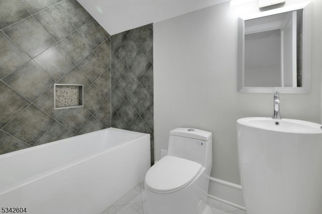 18 Lincoln Ave, Florham Park Boro, NJ 07932