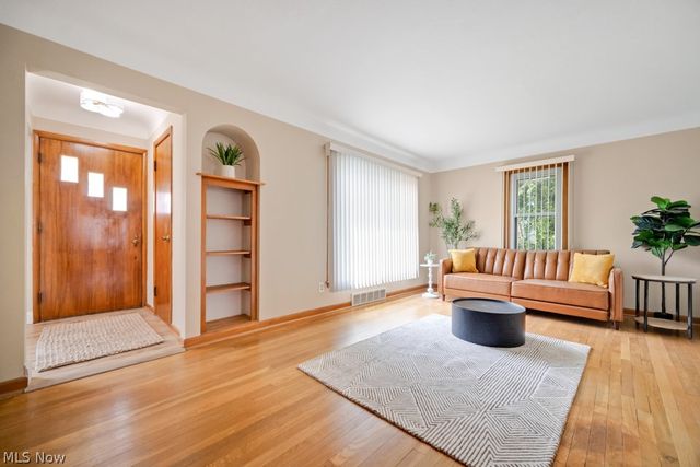 9158 Snow Road, Parma, OH 44130