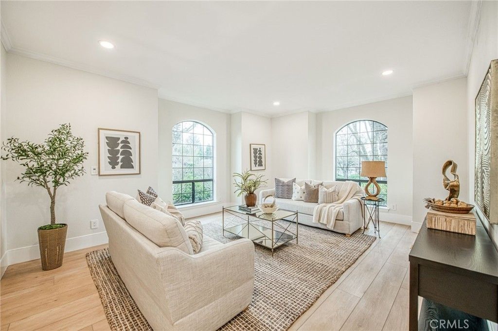 Image 10 of property listing at 9381 N Woodmont Drive, Fresno, CA 93720