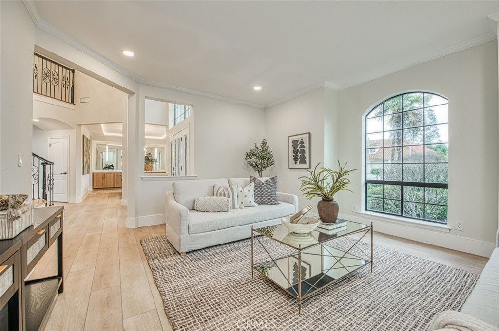 Image 11 of property listing at 9381 N Woodmont Drive, Fresno, CA 93720