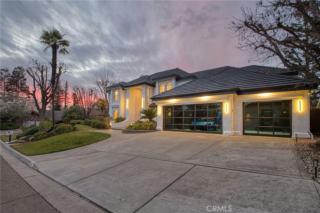 Image 2 of property listing at 9381 N Woodmont Drive, Fresno, CA 93720