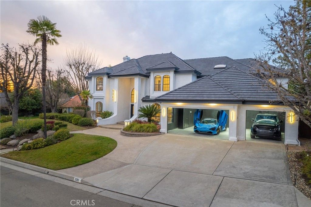 Image 3 of property listing at 9381 N Woodmont Drive, Fresno, CA 93720