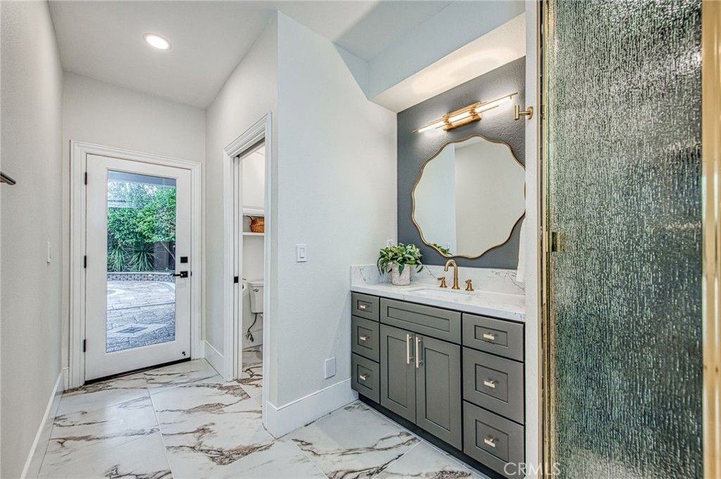 Image 38 of property listing at 9381 N Woodmont Drive, Fresno, CA 93720