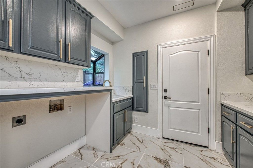 Image 40 of property listing at 9381 N Woodmont Drive, Fresno, CA 93720