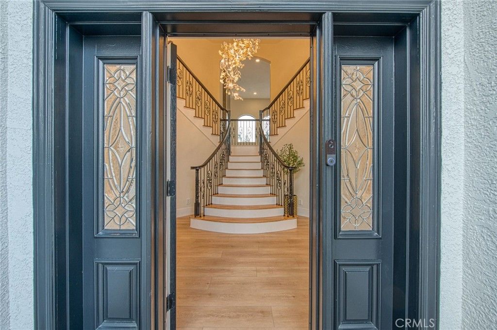 Image 6 of property listing at 9381 N Woodmont Drive, Fresno, CA 93720