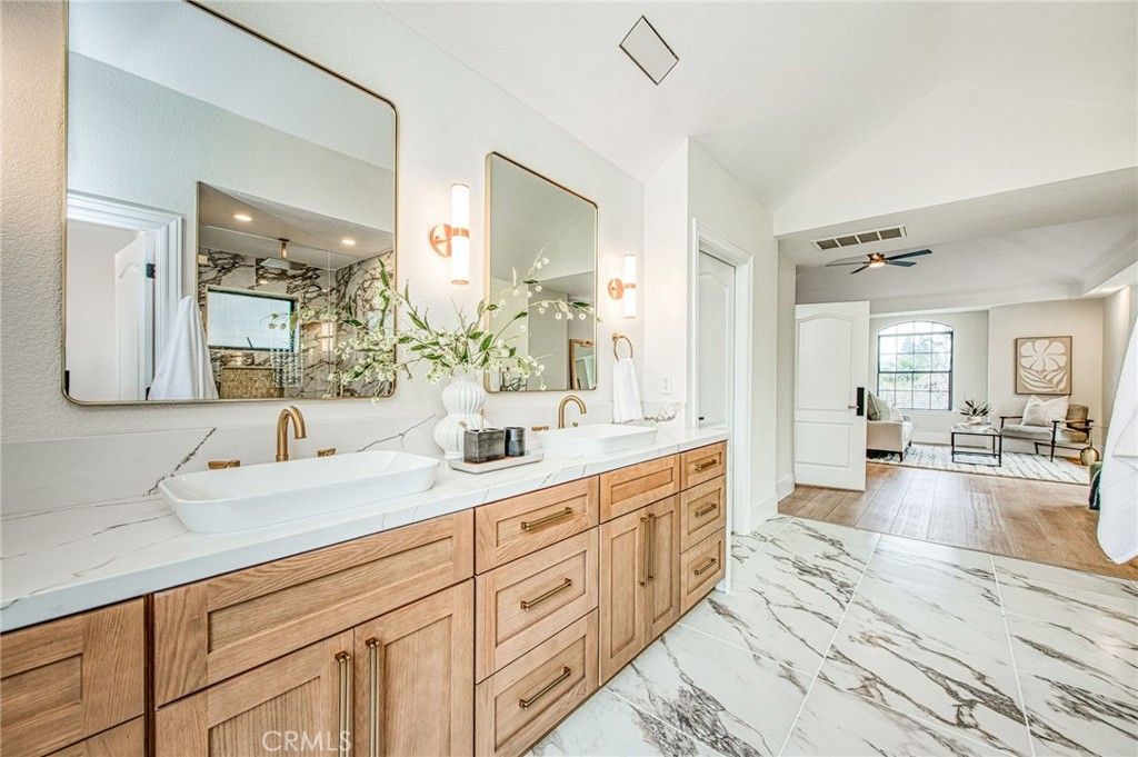 Image 64 of property listing at 9381 N Woodmont Drive, Fresno, CA 93720