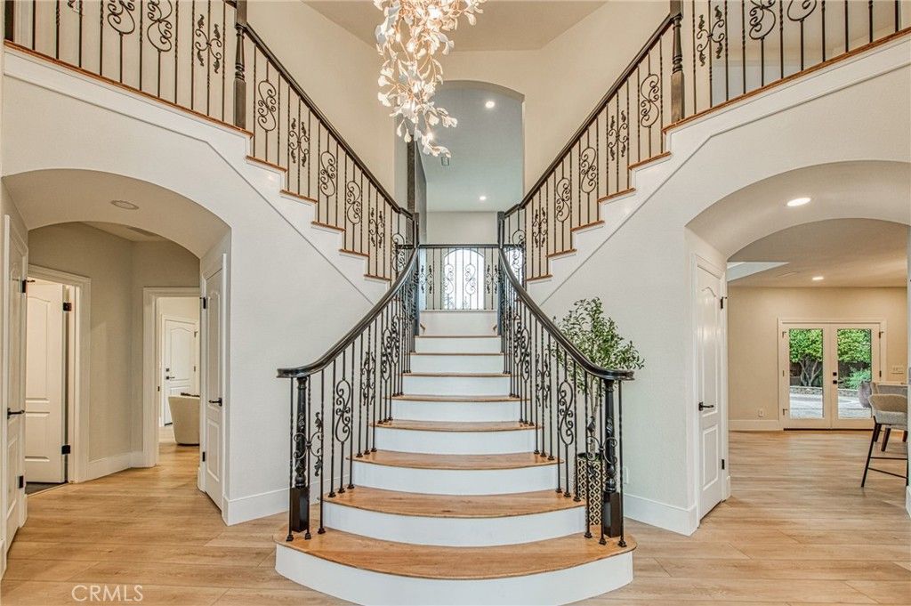 Image 7 of property listing at 9381 N Woodmont Drive, Fresno, CA 93720