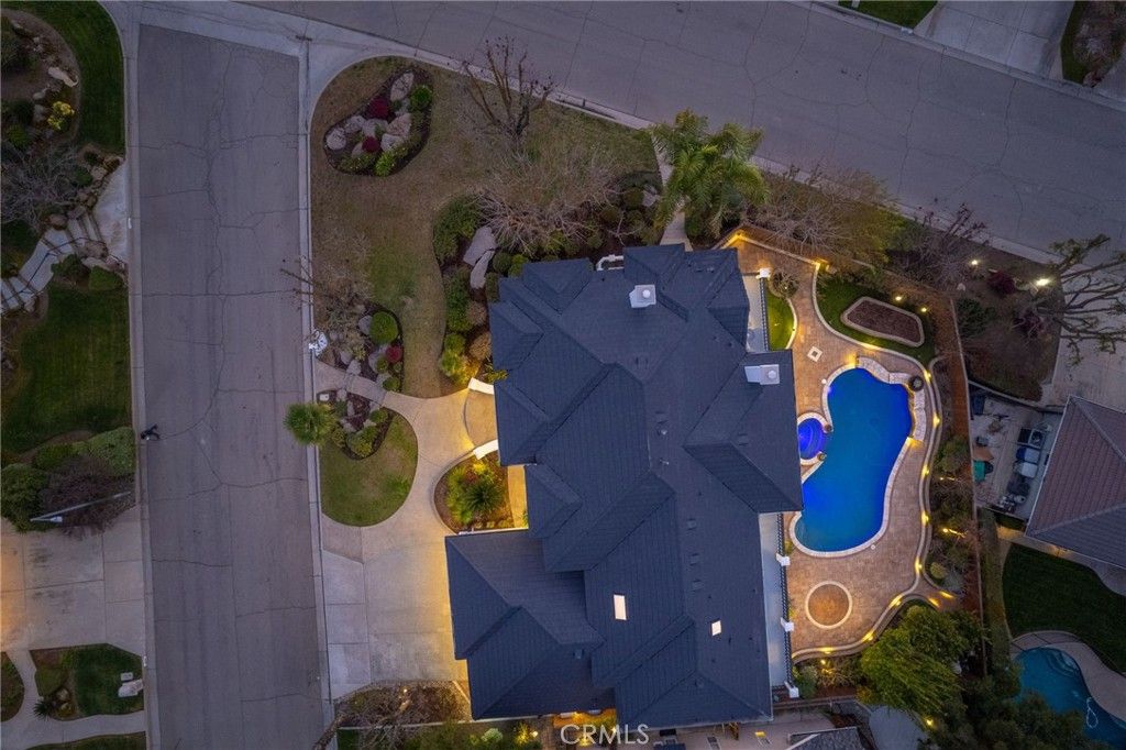 Image 72 of property listing at 9381 N Woodmont Drive, Fresno, CA 93720