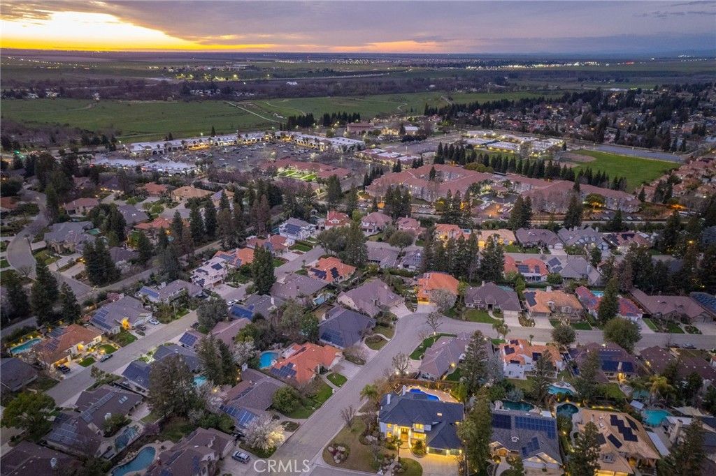 Image 74 of property listing at 9381 N Woodmont Drive, Fresno, CA 93720