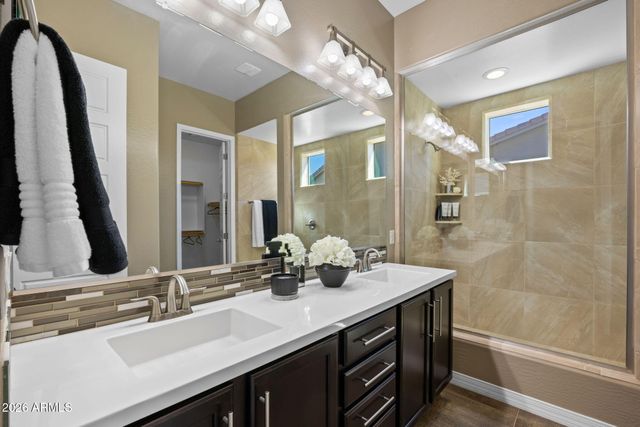 3325 E COCONINO Drive, Gilbert, AZ 85298