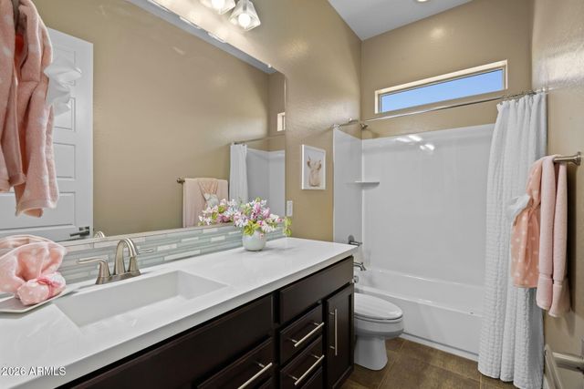 3325 E COCONINO Drive, Gilbert, AZ 85298