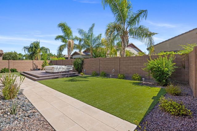 3325 E COCONINO Drive, Gilbert, AZ 85298