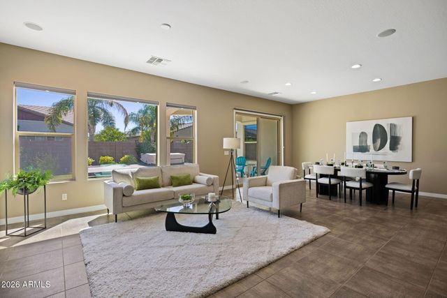 3325 E COCONINO Drive, Gilbert, AZ 85298