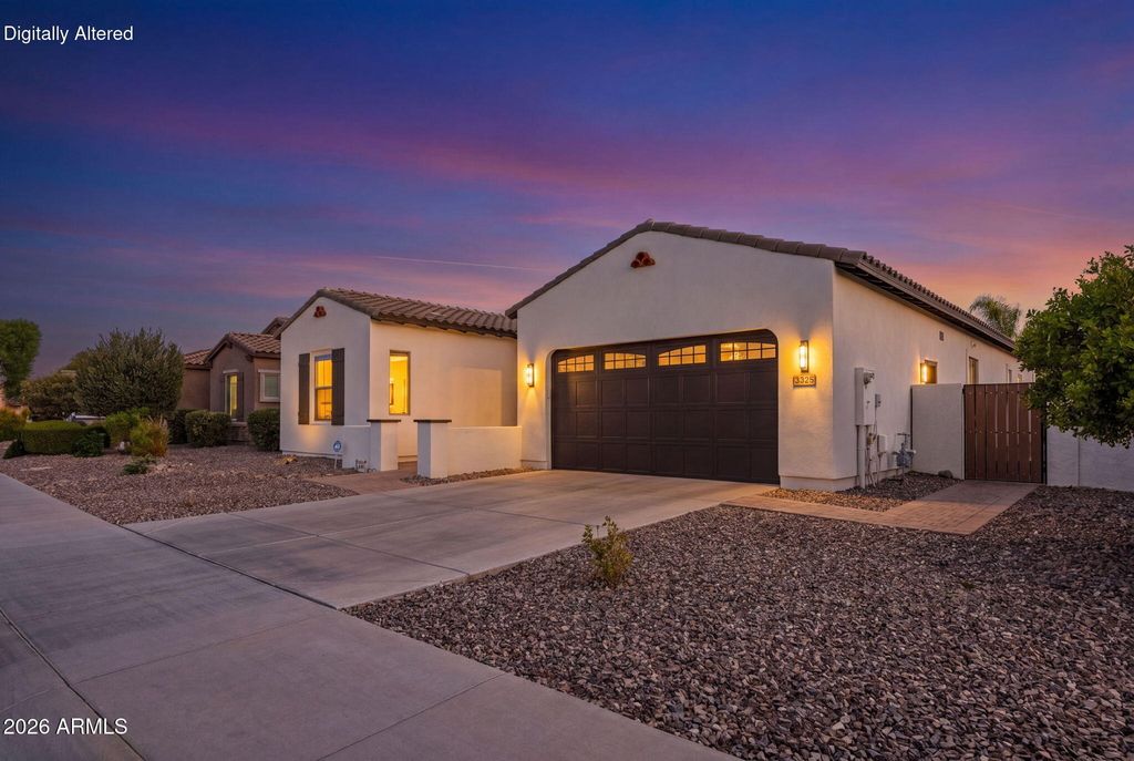 3325 E COCONINO Drive, Gilbert, AZ 85298