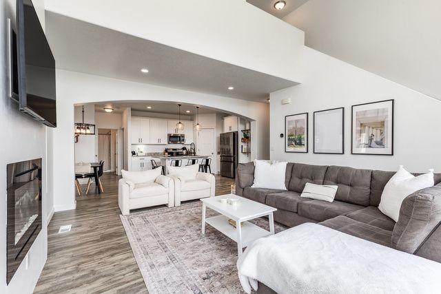 684 E 330 N, Vineyard, UT 84059