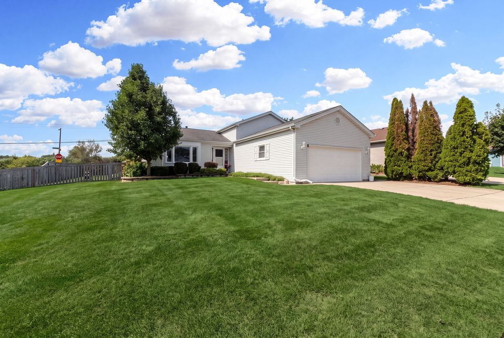 6 Carol Ann Drive, Streamwood, IL 60107