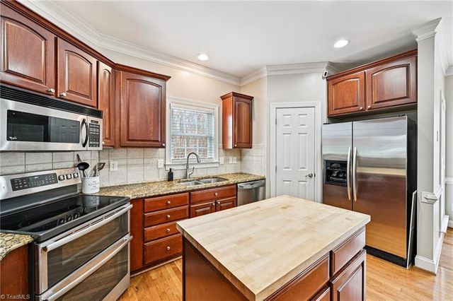 105 Meadowcrest Court, Clemmons, NC 27012