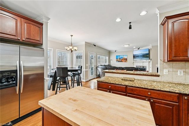 105 Meadowcrest Court, Clemmons, NC 27012