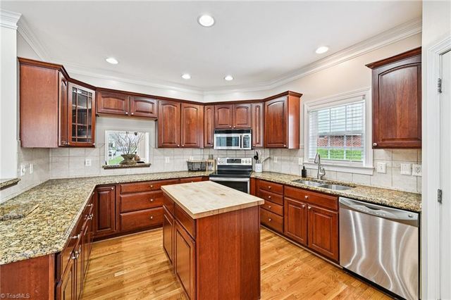 105 Meadowcrest Court, Clemmons, NC 27012