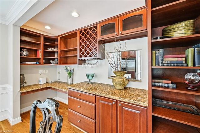 105 Meadowcrest Court, Clemmons, NC 27012