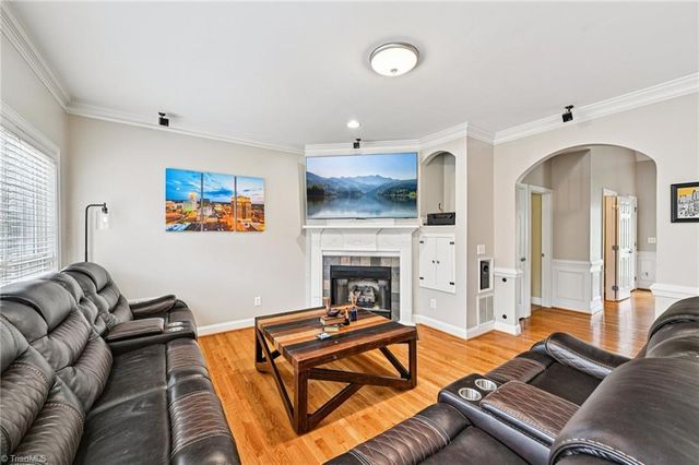 105 Meadowcrest Court, Clemmons, NC 27012