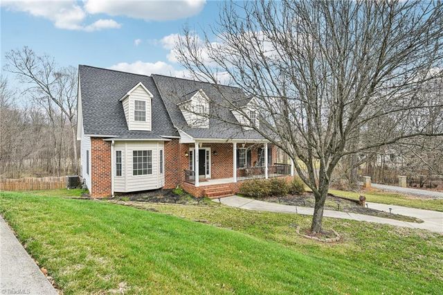 105 Meadowcrest Court, Clemmons, NC 27012