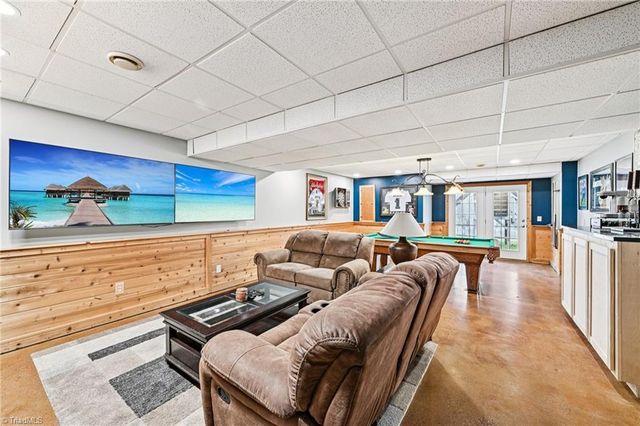 105 Meadowcrest Court, Clemmons, NC 27012