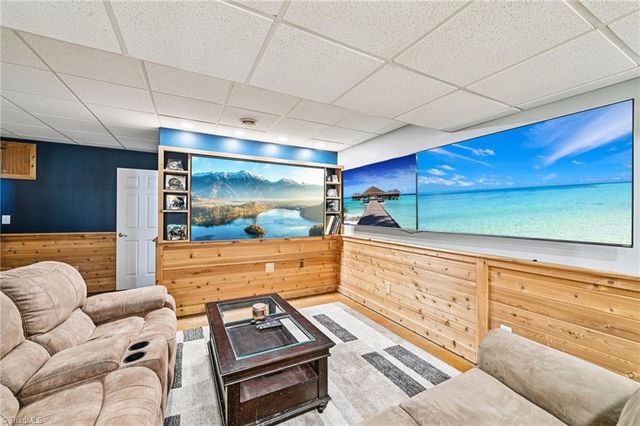 105 Meadowcrest Court, Clemmons, NC 27012