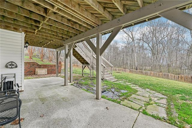 105 Meadowcrest Court, Clemmons, NC 27012