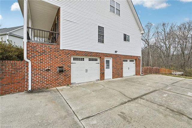 105 Meadowcrest Court, Clemmons, NC 27012