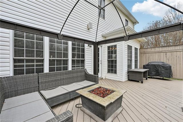 105 Meadowcrest Court, Clemmons, NC 27012